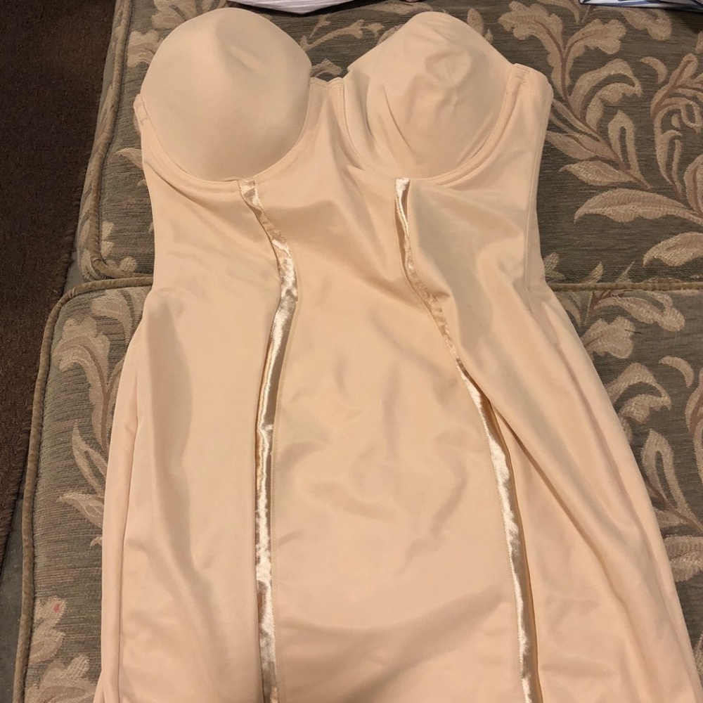 Maidenform Full ShapeWear With Bra